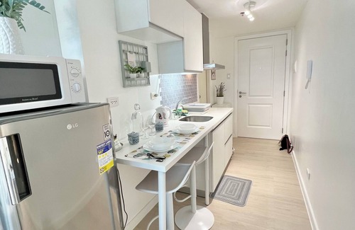 San Fernando Condominio | Blissful Haven at Azure North w/ Big TV Netflix Washer Wifi Bed & Sofabed
