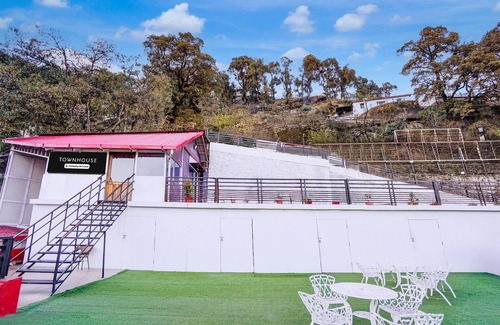 The Mall Road Casa | Blissful Mountain View Near Mall Road