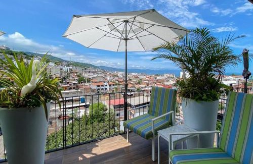 Colonia 5 de Diciembre Casa | Blissful Ocean-View Penthouse with Rooftop Pool