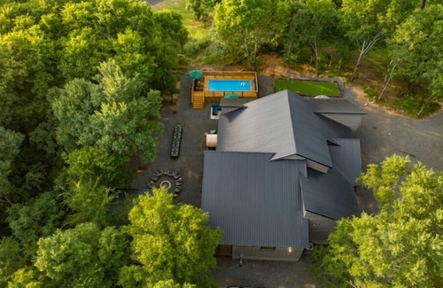 Broken Bow Cabina | Blissful Pines Pool & Play Resort -Sleeps 22