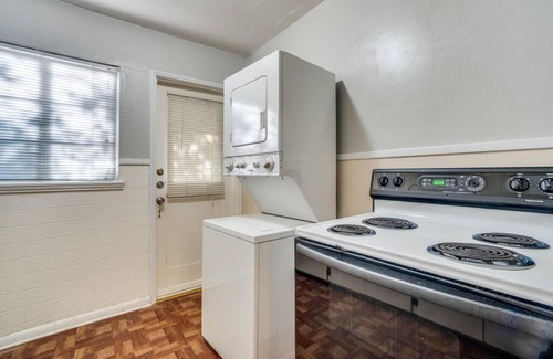 Uptown Apartamento | Blissful Stay in Alamo Heights
