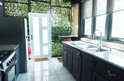 Cerro Gordo Apartamento | Blk Lion · Blk Lion | Cozy Modern | Hot Tub | Generator