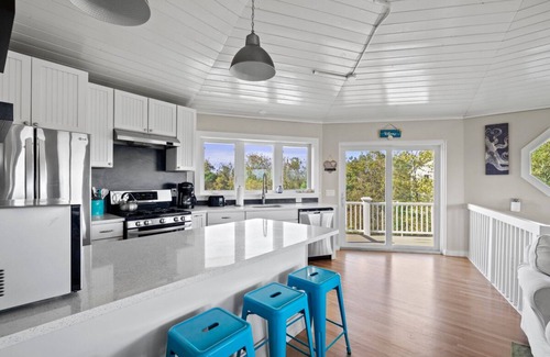 New Shoreham Casa | Block Island Home - 4 Bedroom home on West Beach Road w/ Panoramic Ocean Views