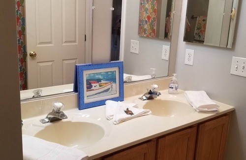 Calvert Beach-Long Beach Casa | Block to beach. Enjoy relax and play in our gameroom