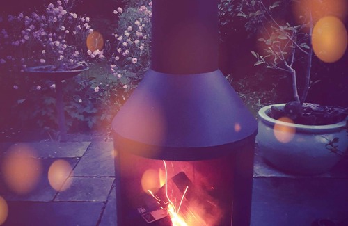 Tenby Cabina | Blodwen the Retro Vintage Van: 80"Projector, OutdoorKitchen, PizzaOven,GasShower