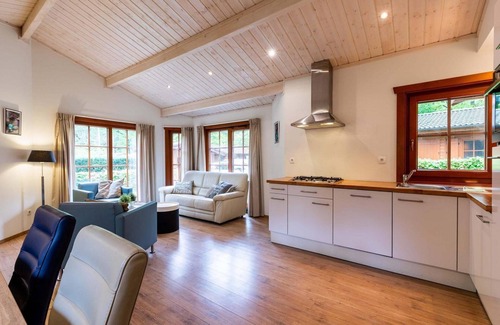 Municipality of Ede Chalet De Esquí | ✓ Blokhut at Landgoed de Scheleberg ✓ Holiday home for 5 persons ✓ Situated in Lunteren (Gelderland) ✓ Holiday park at the Veluwe ✓ Book directly at the park