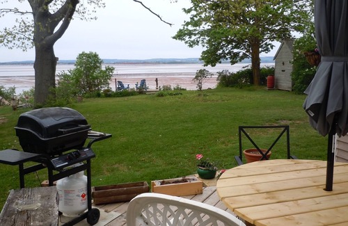 Kingsport Cabaña | Blomidon Rose Fan Cottage por el agua