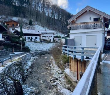 Tegernsee Apartamento | bloom - See, Berge, Bach zentral modern 1-6 Pers