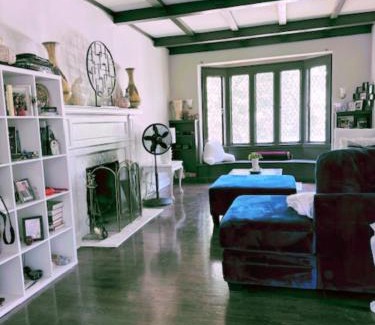 Orange Cama Y Desayuno | Bloom Victorian Bed & Breakfast