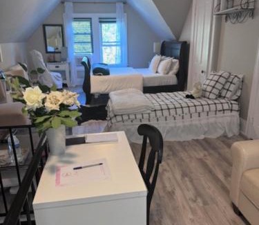 Orange Cama Y Desayuno | Bloom Victorian Bed & Breakfast