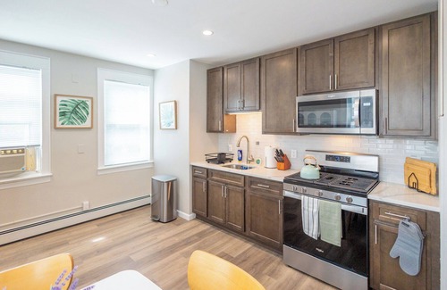 Ampere Apartamento | Bloomfield 2BR, Pets OK, Park2Cars, Laundry, Fios, Safe, Quiet, Convenient
