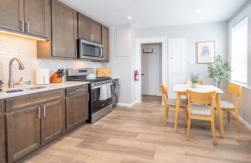Ampere Apartamento | Bloomfield 2BR, Pets OK, Park2Cars, Laundry, Fios, Safe, Quiet, Convenient