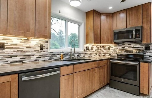 Bloomfield Hills Casa | Bloomfield Hills Modern, Luxurious Ranch, 1900 Sq Ft, 3 Bedroom/2.5 Bath + Patio