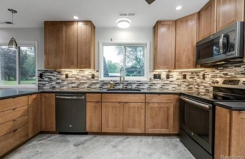 Bloomfield Hills Casa | Bloomfield Hills Modern, Luxurious Ranch, 1900 Sq Ft, 3 Bedroom/2.5 Bath + Patio