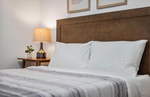 Pittsburgh Casa | Bloomfield Pittsburgh B Stylish and Cozy Private Bedroom, Shared Bathroom, with Free Parking