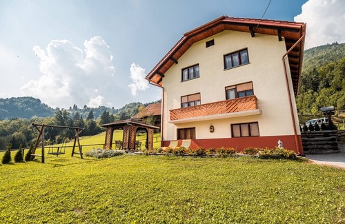 Vidrga Casa | Bloomfield Retreat Country House with Sauna - Three Bedroom Country House