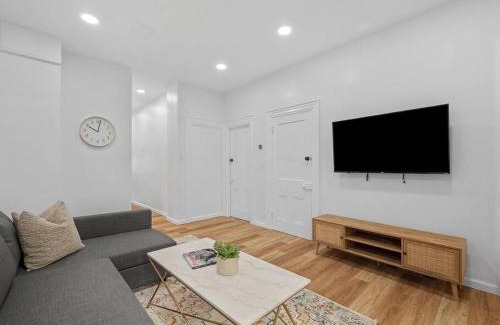 Bloomfield Apartamento | Bloomfield, Shadyside !2 Modern and Spacious Two Bedroom Apt with Free Parking