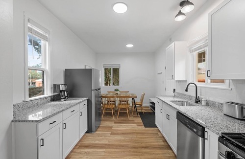 Bloomfield Apartamento | Bloomfield, Shadyside 2 Modern and Spacious Two Bedroom with Free Parking