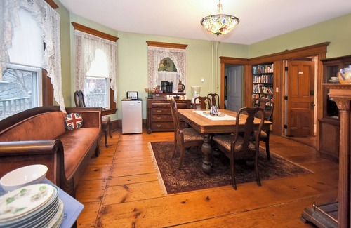 Shelburne Falls Casa | Blooming Inn