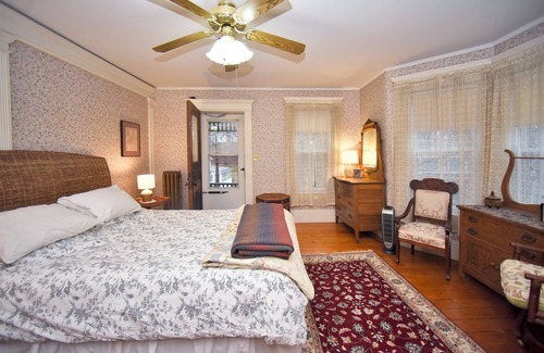 Shelburne Falls Casa | Blooming Inn