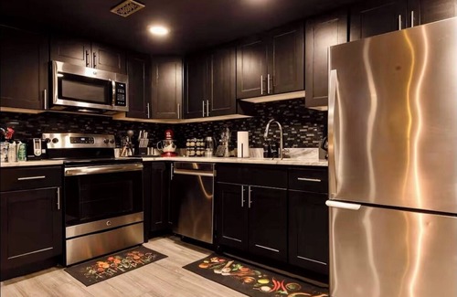 Bloomingdale Apartamento | Bloomingdale Blues Speakeasy w Free Parking! in Northwest DC