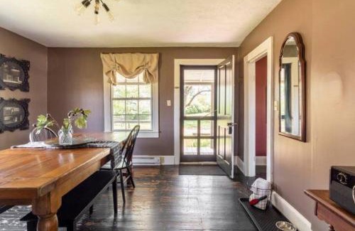 Oakpark Casa | Bloomingdale Honeymoon Cabin w/Mountain/Barn Views