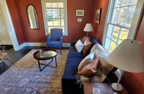 Oakpark Casa | Bloomingdale Honeymoon Cabin w/Mountain/Barn Views