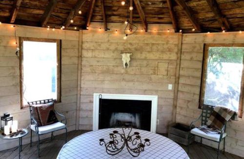 Oakpark Casa | Bloomingdale Honeymoon Cabin w/Mountain/Barn Views