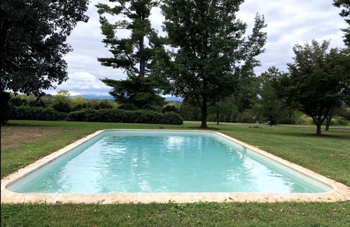 Oakpark Cabina | Bloomingdale Honeymoon Cabin Vintage Retreat with Mountain Views