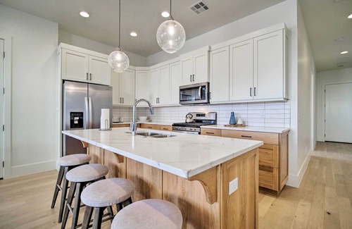 Bloomington Casa | Bloomington Club - Pool - Hot Tub - Golf - EV Charger