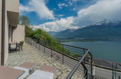 Aurogna Apartamento | Blooms by the Lake by Rent All Como