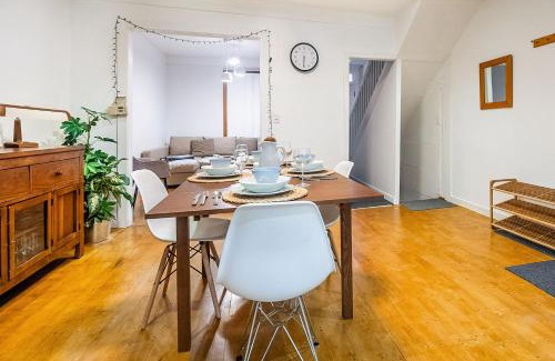 Christie Pits Hotel | Bloor Hotel - Multi-level 3BR Suite