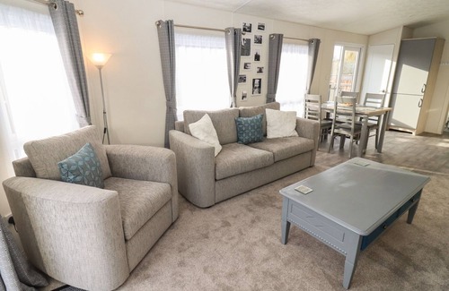 Evesham Cabaña | BLOSSOM VALE LODGE, pet friendly, with a garden in Evesham