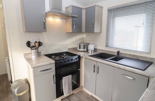 Evesham Cabaña | BLOSSOM VALE LODGE, pet friendly, with a garden in Evesham