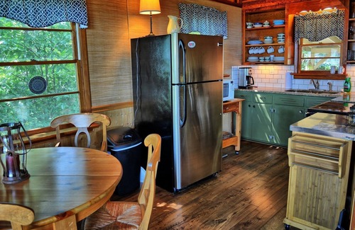 Apple Ridge Chalet De Esquí | ¡ADMISIONES GRATUITAS A LAS ATRACCIONES POPULARES!- "Blowing Rock Skies" -2 BR, 1. 5 BA, VISTAS, 2. 5 millas del centro de Blowing Rock, AC