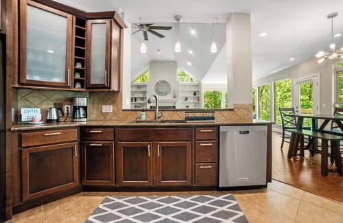 Bella Vista Casa | Blowing Springs Getaway /Private Trailhead
