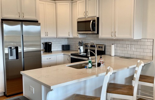Ocean Shores Cabaña | Blue Anchor Cottage - pet friendly retreat! Game Room! Walk to beach!