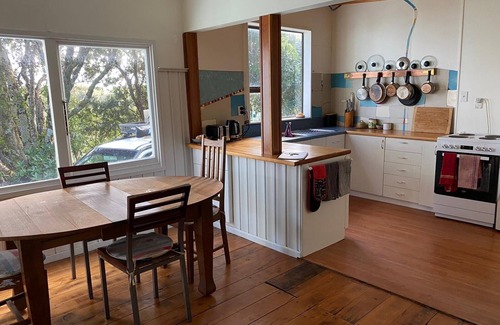 Barrytown Casa | Blue Bach Motukiekie