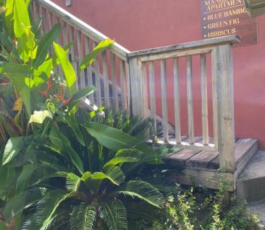 Marigot Bay Apartamento | Blue Bamboo cottage Marigot Bay.