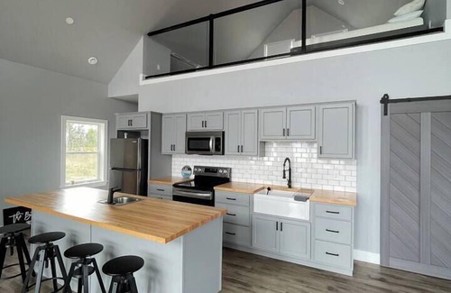 Amherst Casa | Blue Beach House By the Bay