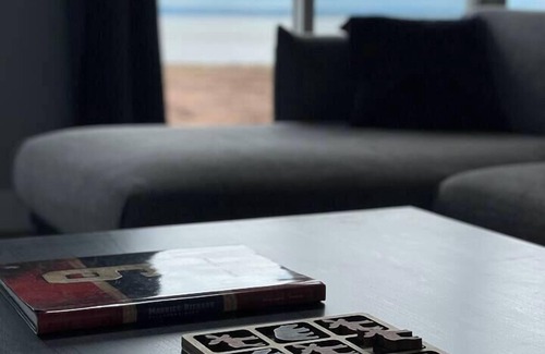 Amherst Casa | Blue Beach House By the Bay