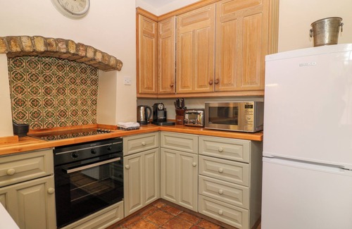 Biddestone Cabaña | BLUE BELL, pet friendly, luxury holiday cottage in Colerne