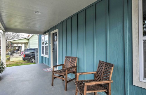 Dunean Casa | 'Blue Bird Bungalow' - 3 Mi to Main St!