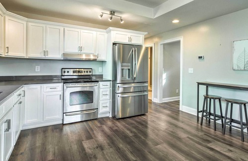 Dunean Casa | 'Blue Bird Bungalow' - 3 Mi to Main St!