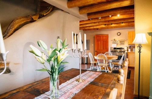 El Prado Otro | Blue Bird Farm - Amplia y elegante casa de 5 dormitorios / 3 baños en Taos Farmhouse con aire acondicionado