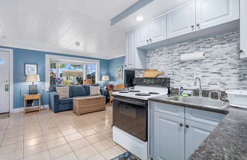 Yarmouth Cabaña | Blue Bird's Nest – Cozy Cottage Steps from Nantucket Sound
