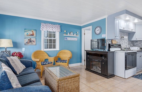 Yarmouth Cabaña | Blue Bird's Nest – Cozy Cottage Steps from Nantucket Sound