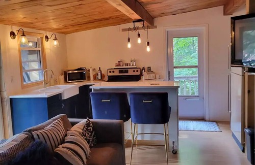 Athens Cabaña | Blue Bird's Nest - cozy 3 bedroom lakeside cottage