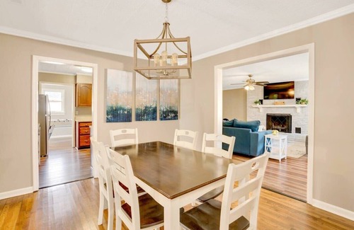 Rossville Casa | Blue Bird Spur Outdoor dinning, fire pit, & games!