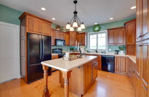 Shipshewana Casa | Blue Birds Perch: Stunning Home on Private Hilltop